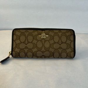 Coach wallet NWOT
